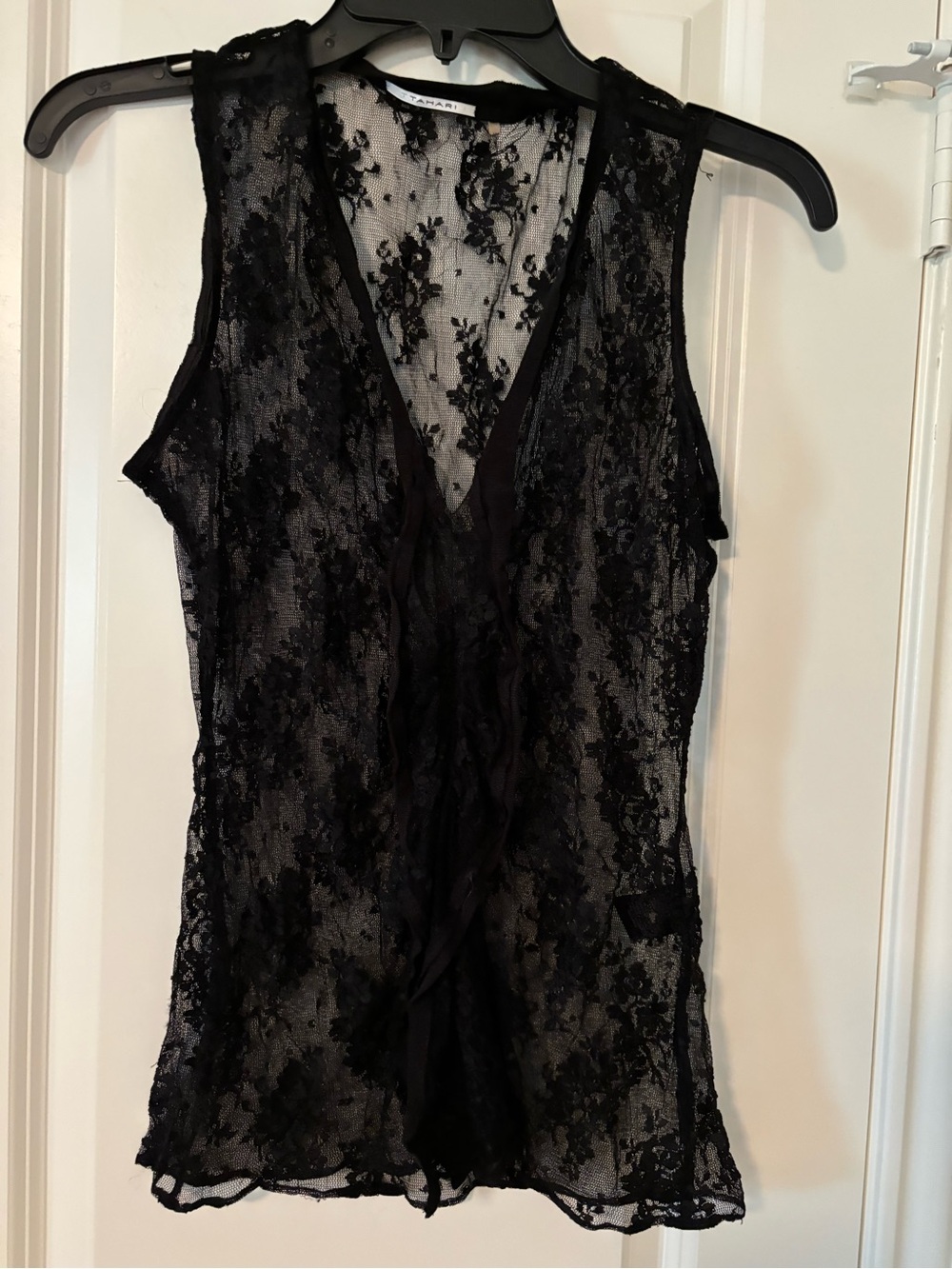 T Tahari Black Lace Sleeveless V-Neck Blouse
